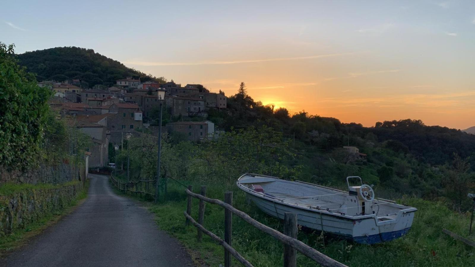 La Casa Delle Stelle Apartment Tirli Luaran gambar